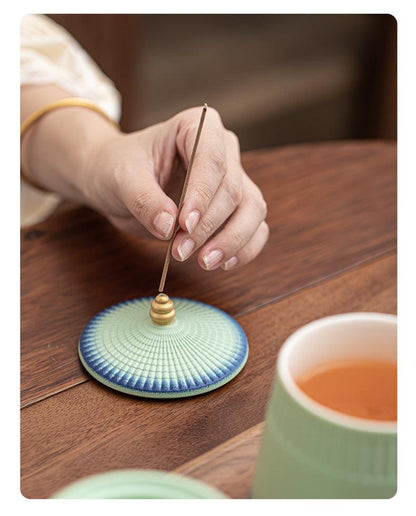 Experience tranquility and elegance with our Chinese Ceramic Tea Cup with Lid and Incense Stick. Crafted from high-quality ceramic, this beautifully designed with forbidden city building structure tea cup enhances your tea-drinking experience while keeping your beverage warm. The accompanying incense stick adds a soothing aroma, creating the perfect atmosphere for relaxation and mindfulness.