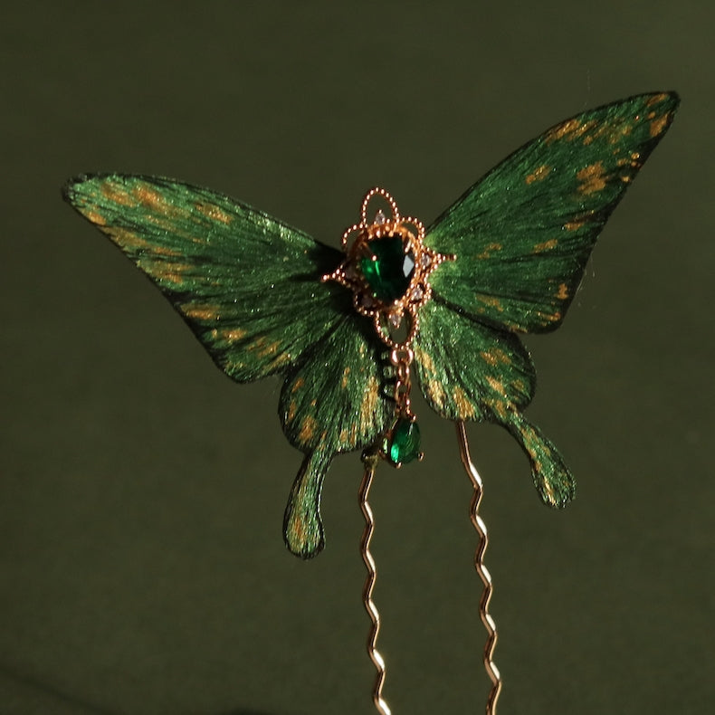 Handcrafted emerald green velvet butterfly hairpin by Chujiu Mountain Atelier, featuring golden accents and a heart-shaped green crystal, a luxurious and elegant accessory for any occasion.