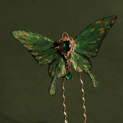 Handcrafted emerald green velvet butterfly hairpin by Chujiu Mountain Atelier, featuring golden accents and a heart-shaped green crystal, a luxurious and elegant accessory for any occasion.