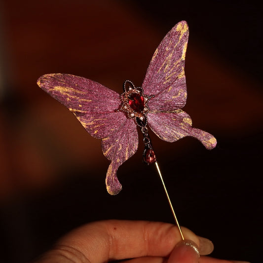 Handcrafted royal purple velvet butterfly hairpin by Chujiu Mountain Atelier, featuring golden accents, a red heart-shaped crystal, and elegant details inspired by the mysterious beauty of the night.






